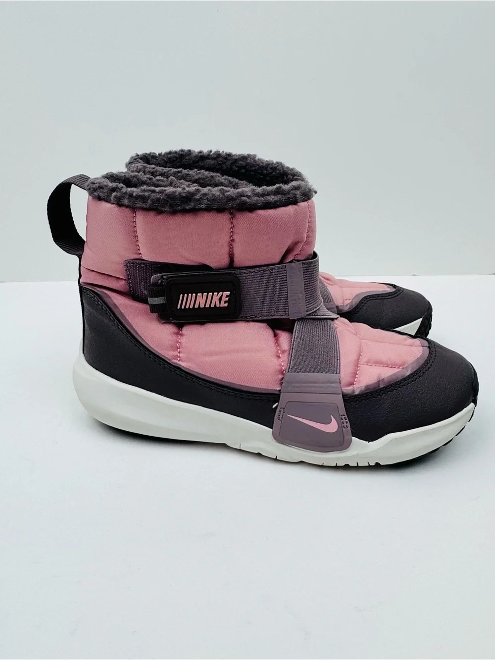 Nike Flex Advance boots. Size 3Y. Quilted textile upper with fleece lining. Pink